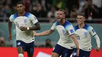 Kemenangan Inggris atas Wales saat matchday ketiga Grup B Piala Dunia 2022, Rabu (30/11/2022) tak lepas dari peran dua pemain dari klub Manchester, yaitu Marcus Rashford dan Phil Foden. (AP/Frank Augstein)