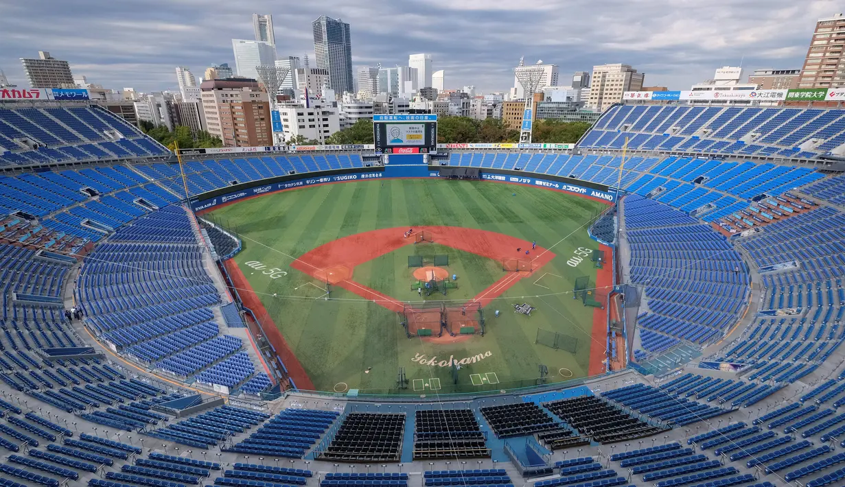 Stadion Yokohama adalah stadion serbaguna pertama yang terletak di Taman Yokohama, Prefektur Kanagawa, Jepang. Venue ini akan digunakan cabang olah raga bisbol dan softball dalam Olimpiade Tokyo 2020. (Foto: AFP/Kazuhiro Nogi)