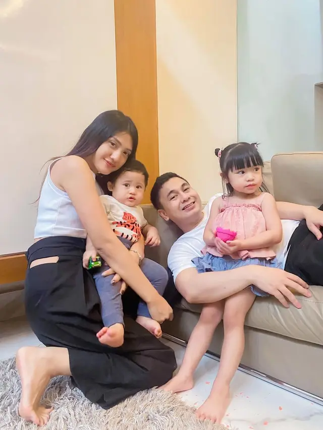 Raditya dan keluarganya (Instagram/raditya_dika)