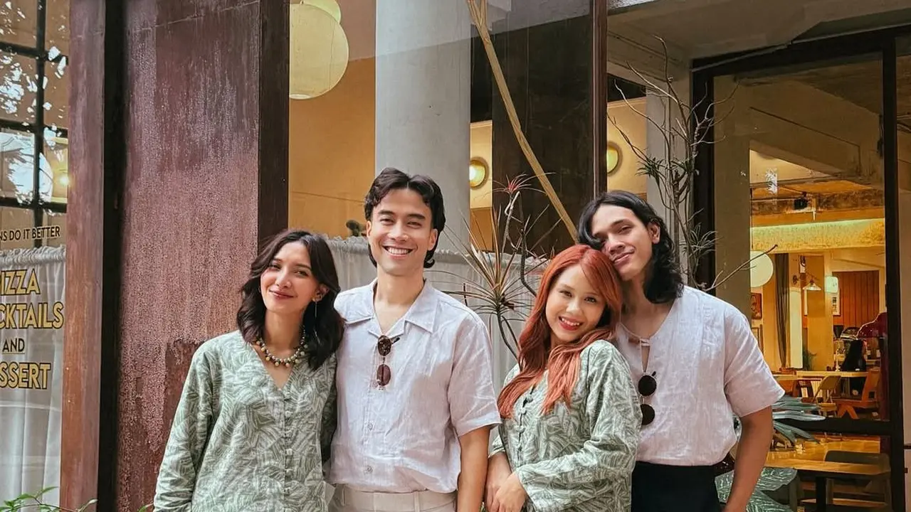 Nadin Amizah dan Faishal Tanjung dengan Vidi Aldiano dan Sheila Dara (Instagram/@vidialdiano)