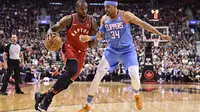 Sergei Ibaka (kiri) mencoba lewati penjagaan Forward LA Clippers, Tobbias Haris pada lanjutan NBA (Frank Gunn/The Canadian Press via AP)