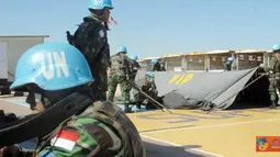 Citizen6, Lebanon: Prajurit Indobatt yang sedang mengamankan proses pendirian tenda.