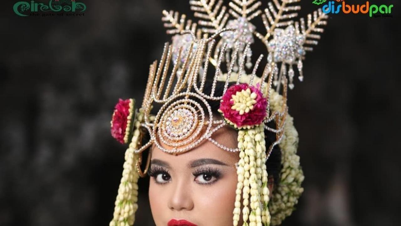 Warna hijau dan emas sebagai pengingat calon pengantin.