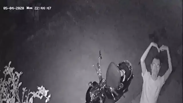 6 Potret Penampakan Terekam CCTV di Malam Hari Ini Bikin Dahi Berkerut