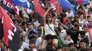 Pendukung Presiden Nikaragua Daniel Ortega merayakan Revolusi Sandinista ke-36 di Managua, Minggu, (19/7/2015). Sandinista atau Frente Sandinista de Liberación Nacional yang disingkat FSLN merupakan suatu partai politik. (REUTERS/Oswaldo Rivas)