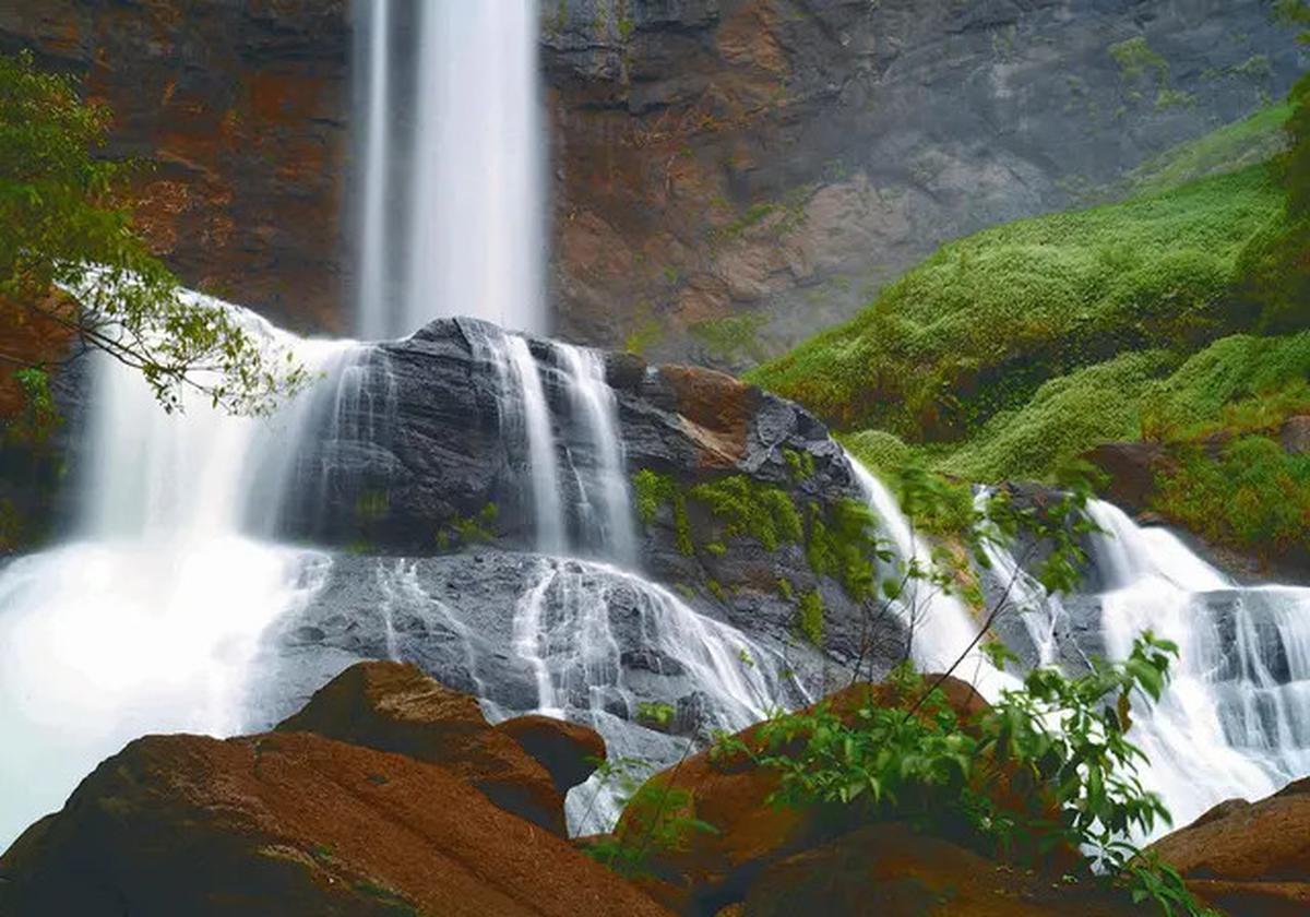 Wisata Sukabumi untuk Liburan Nataru 2025, Keindahan Alamnya Memukau