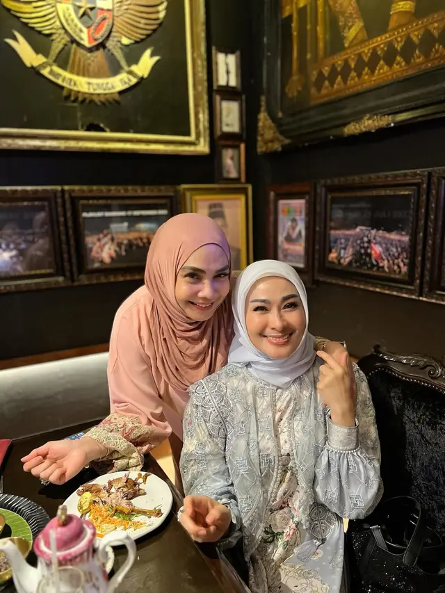 6 Potret Geng Artis Mulan Jameela Buka Puasa Bersama di Resto Ahmad Dhani