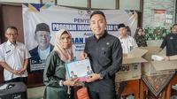 Puluhan siswa sekolah dasar negeri (SDN) di Kabupaten Karawang, Jawa Barat, menerima bantuan Program Indonesia Pintar (PIP) dari pemerintah. (Liputan6.com/ Asep Mulyana)