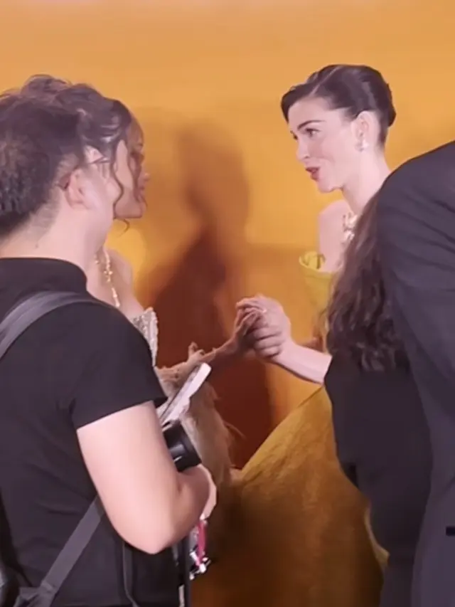 Cinta Laura dan Anne Hathaway