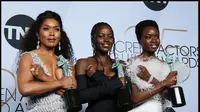 Para perempuan Wakanda, pemeran di film Black Panther, saat memenangkan penghargaan di ajang SAG Award. (dok. Instagram @lupitanyongo/https://www.instagram.com/p/BtKpsdWh0c5/Dinny Mutiah)