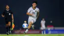 <p>Pemain Timnas Indonesia U-22, Hokky Caraka berusaha mengejar bola saat laga uji coba melawan India di Stadion Madya, Senayan, Jakarta, Minggu (13/10/2025). (Bola.com/Bagaskara Lazuardi)</p>