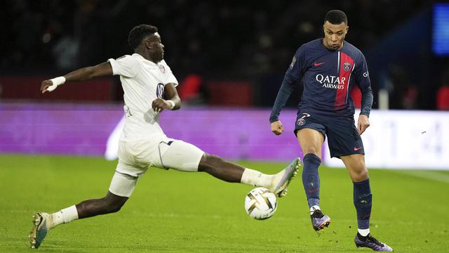 Foto: Aksi Kylian Mbappe dan Lee Kang-in saat Membawa PSG Menjuarai Piala Super Prancis 2023
