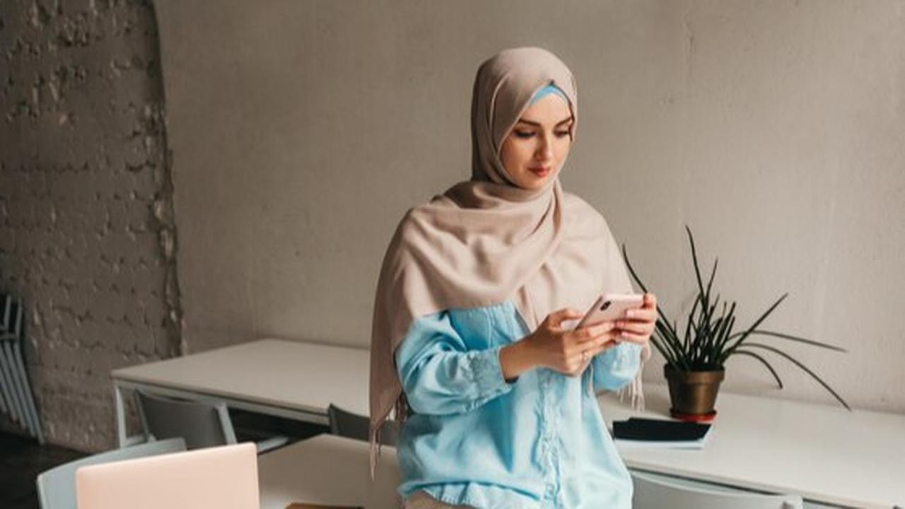 8 Inspirasi Model Hijab Kekinian yang Lagi Hits di 2025, Fashionable dan Anti Ribet