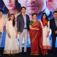 Shaheer Sheikh bersama pemain serial Kuch Rang Pyar Ke Aise Bhi. foto: indiatvtimess.wordpress.com