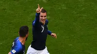 Penyerang Timnas Prancis, Antoine Griezmann, melakukan selebrasi usai mencetak gol via tendangan penalti ke gawang Argentina, pada laga perdelapan final Piala Dunia 2018, di Kazan Arena, Sabtu (30/6/2018) malam WIB.  (AFP/Saeed Khan)