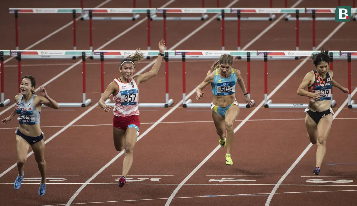 Pelari Indonesia, Emilia Nova, saat berlaga pada nomor 100 meter lari gawang Asian Games di SUGBK, Jakarta, Minggu (26/8/2018). Emilia Nova berhasil menyabet medali perak setelah membukukan waktu 13,33 detik. (Bola.com/Vitalis Yogi Trisna)