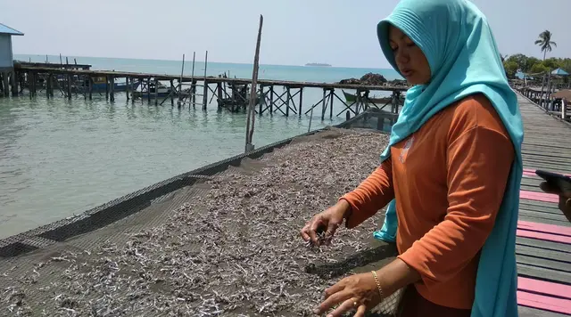 Ironi Natuna: Gas Mengalir ke Singapura, Warga Pakai Minyak Tanah