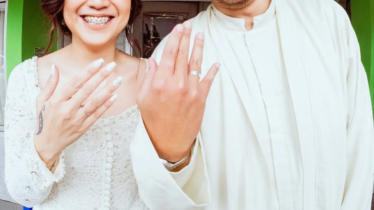 Baru Terungkap! Cantiknya Danilla Riyadi Nikah di KUA dengan Balutan Kebaya Simple