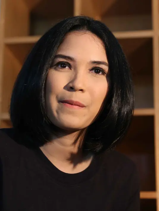 "Ini pertamakali perankan karakter yang protagonis. Jadi agak kesulitan peranin Karakter inong. Jadi tantangan gimana caranya peranin karakter yg kalem aja tapi ga ngebosesin ditonton", ungkap Dinda. (Nurwahyunan/Bintang.com)