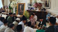 Dua mantan wakil presiden Republik Indonesia, Jusuf Kalla dan Ma'ruf Amin hadir melayat ke rumah duka Almarhum Suryadharma Ali (Liputan6.com/Muhammad Radityo Priyasmoro)