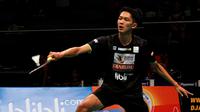 Tim putra PB Djarum menang 5-0 atas Tricky Panders pada laga penyisihan Grup B Djarum Superliga Badminton 2017 di DBL Arena, Surabaya, Rabu (22/2/2017). (Bola.com/Fahrizal Arnas)