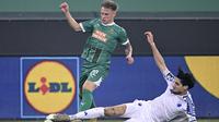 Kevin Diks gagal menghindarkan FC Copenhagen dari kekalahan 0-3 kontra&nbsp;Rapid Wien pada laga keenam league phase UEFA&nbsp;Conference League di Allianz Stadion, Jumat (20/12/2024) dini hari WIB.&nbsp;(AP Photo/Christian Bruna)