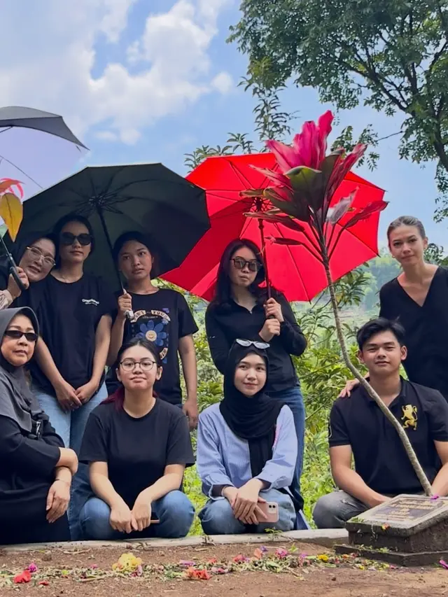 Yuki Kato ziarah saat Lebaran di Kampung Halaman. [@yukikt]