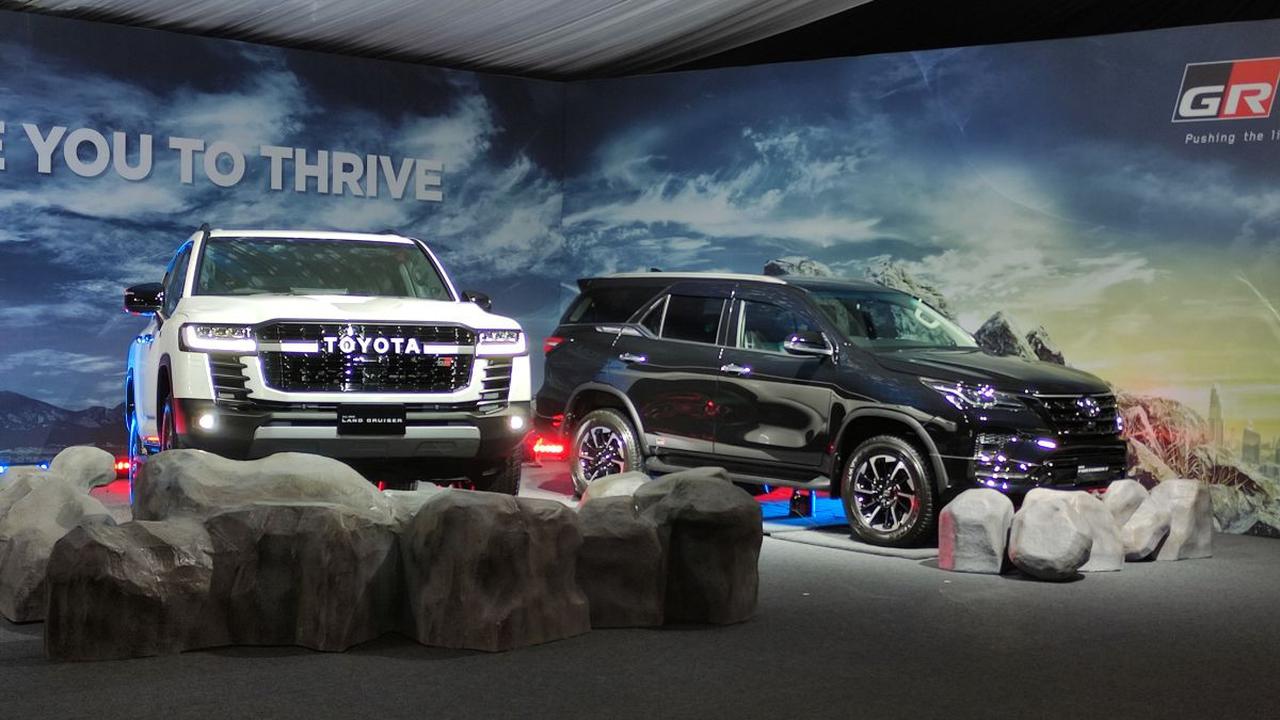 6. Toyota Land Cruiser FJ40 dan FJ70<br>