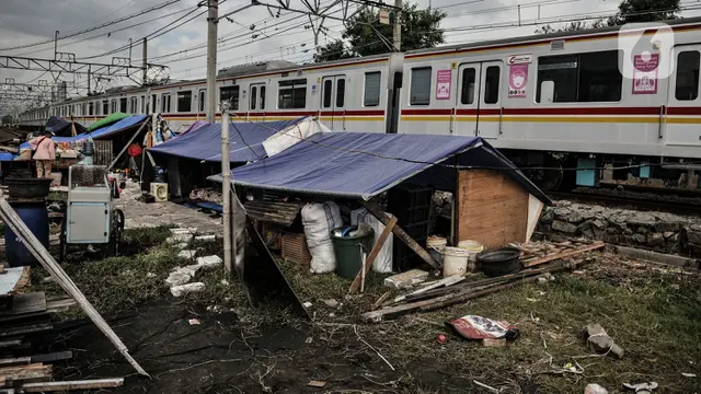 FOTO: Korban Penggusuran Kampung Bandan Bertahan di Tenda Pengungsian