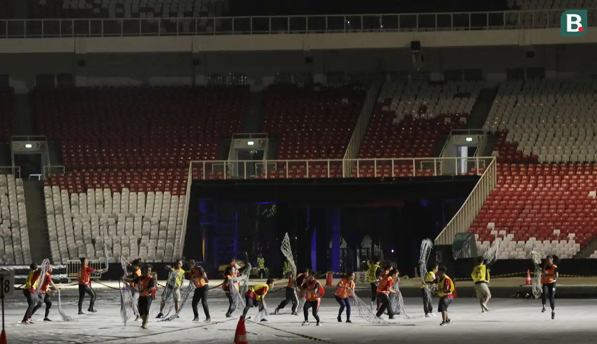 Penari melakukan latihan untuk persiapan tampil pada upacara pembukaan Asian Para Games 2018 di SUGBK, Jakarta, Kamis (27/9/2018). Pembukaan Asian Para Games 2018 akan digelar pada 6 Oktober 2018. (Bola.com/M Iqbal Ichsan)
