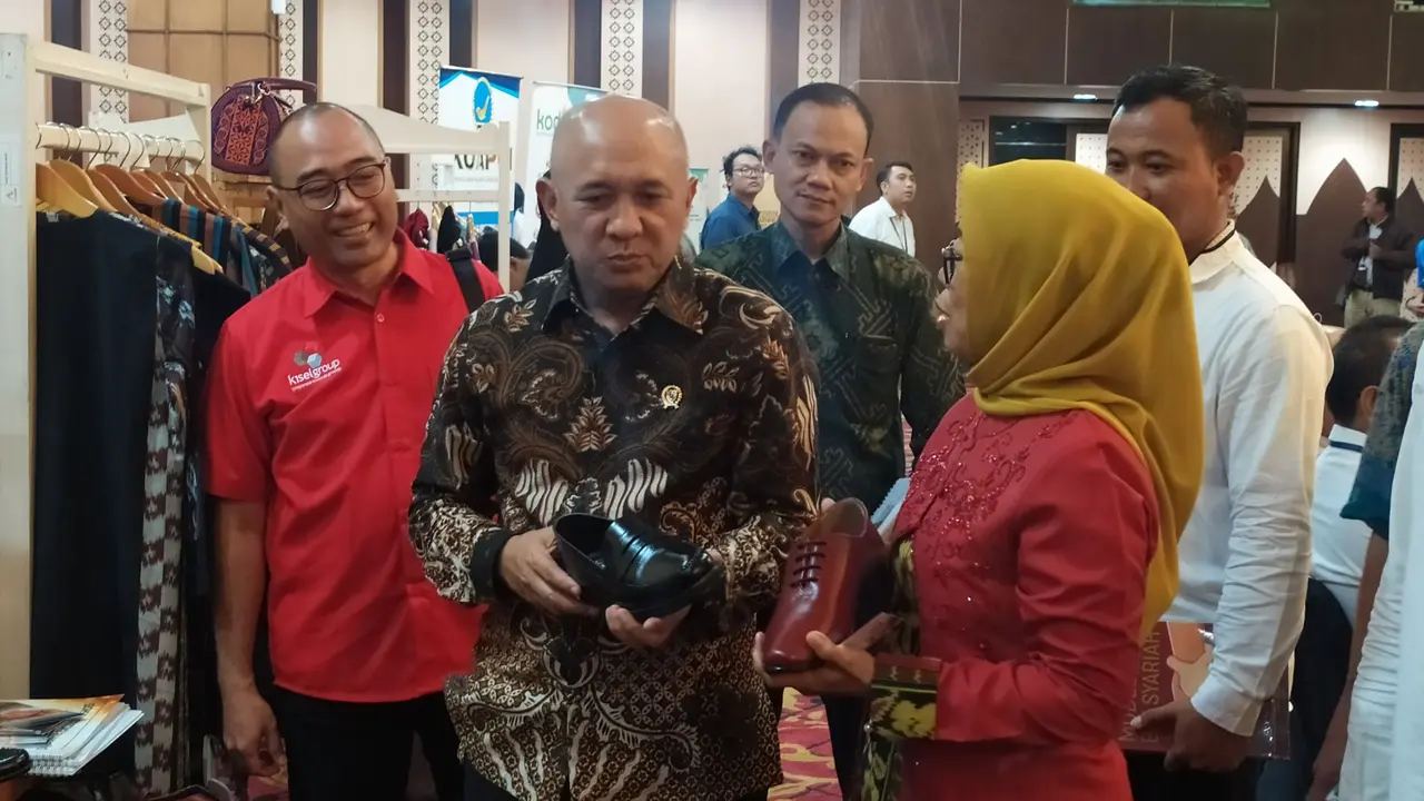 Menteri Koperasi dan Usaha Kecil dan Menengah (UKM) Teten Masduki di Gedung SMESCO, Jakarta, Senin, (9/3/2020).