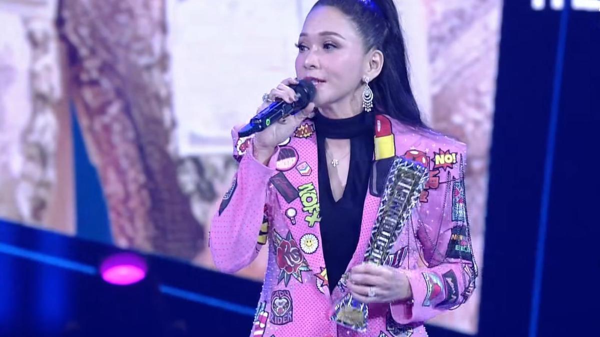 Maia Estianty Wakili Al Ghazali Terima Piala di Infotainment Awards 2025, Ucap Terima Kasih pada Ahmad Dhani