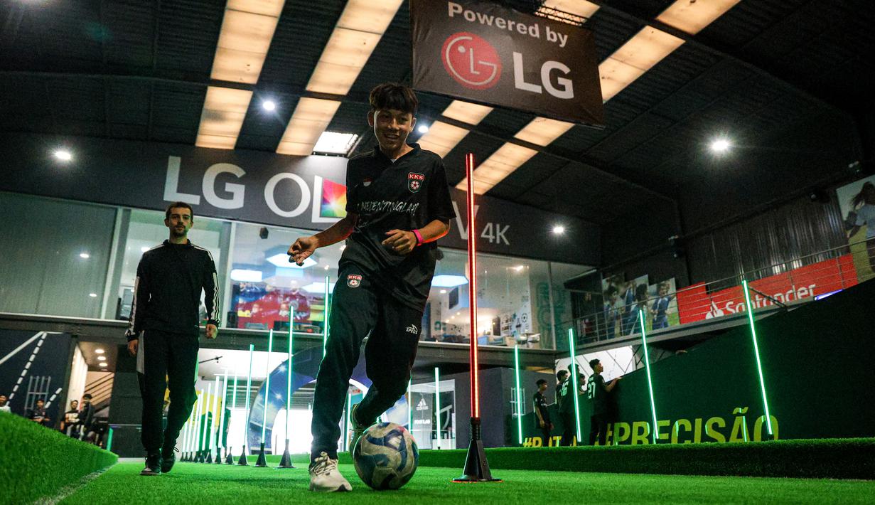 Salah satu pemain Korea-Korea Selecao sedang berlatih di tempat futuristik pada hari ke-8 pemusatan latihan mereka di Portugal, Kamis (28/11/2024). Tempat tersebut bernama Footlab.