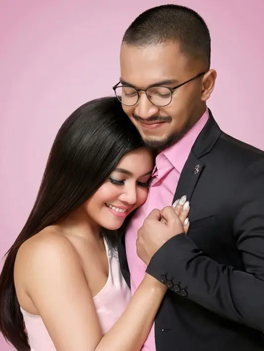 "Yang pasti sekarang saya cuma pengen silahturahminya terus baik seperti semula, seperti awal-awal. Seperti sedia kala. Awalnya baik, pengennya seterusnya baik," kata Ihsan Tarore. (Instagram/ihsantarore)