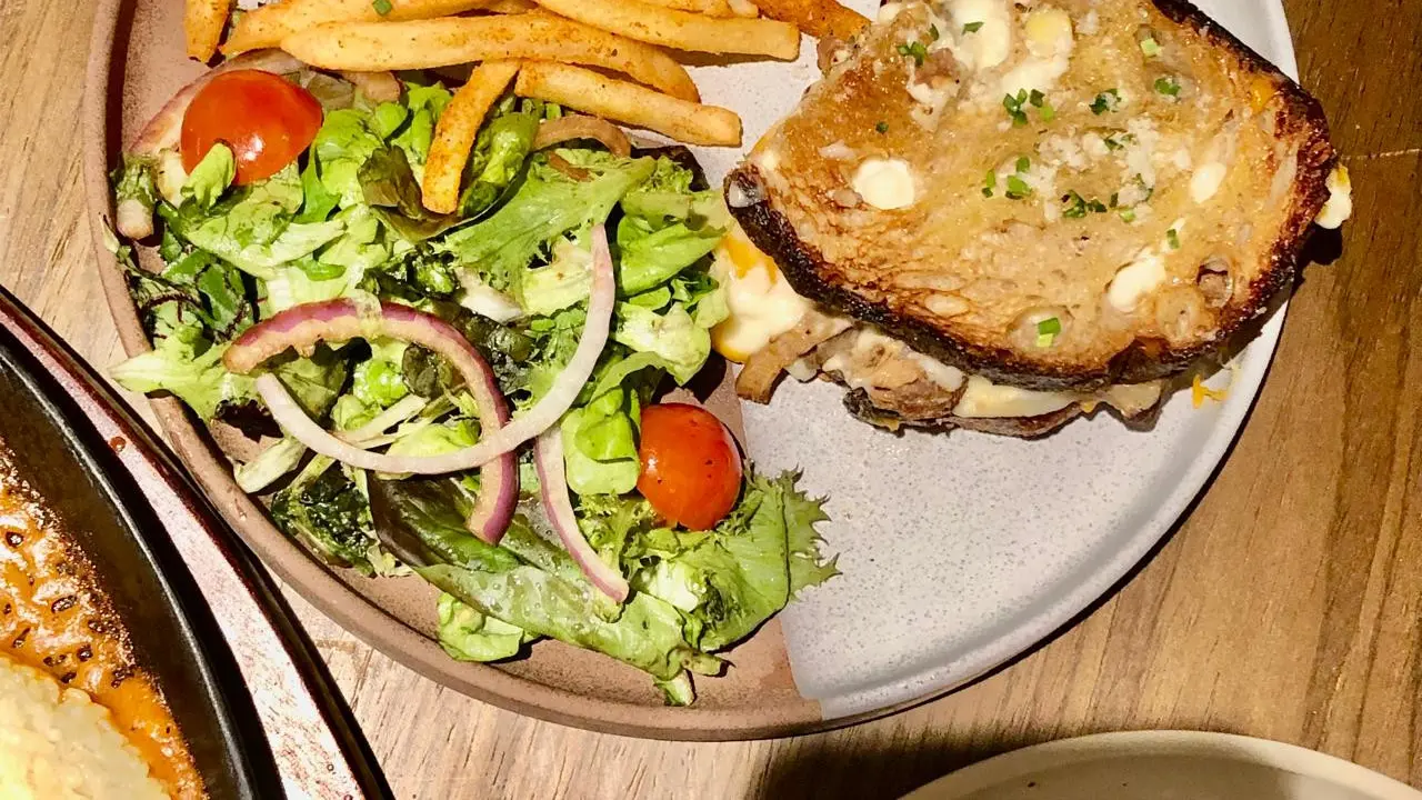 Ilustrasi Birria Sandwich