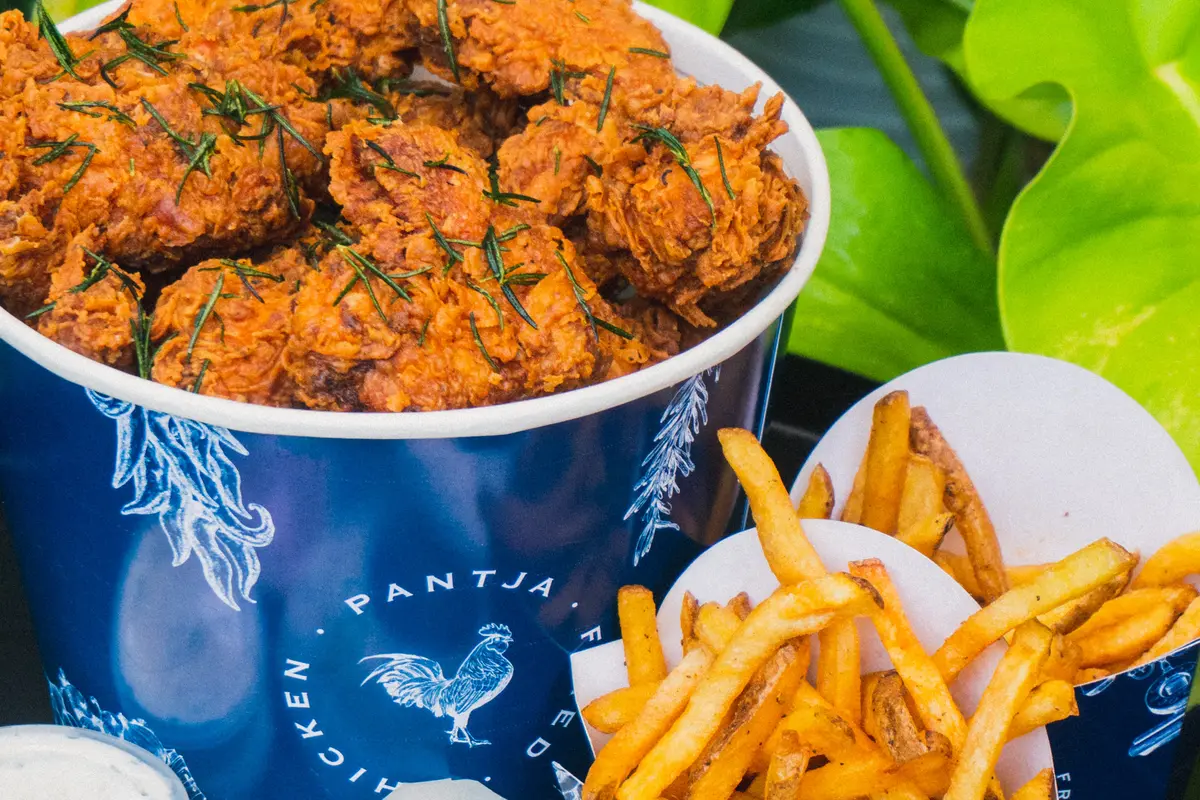 Bagaimana Rasanya Menyantap Olahan Ayam Goreng Premium dari Pantja Fried Chicken?