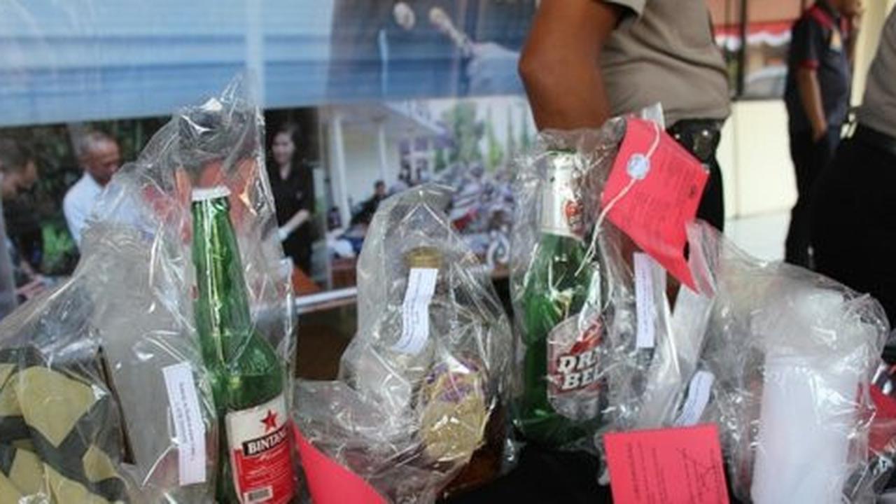 Selain minta pacar bangkitkan birahi, Gama juga minum obat kuat