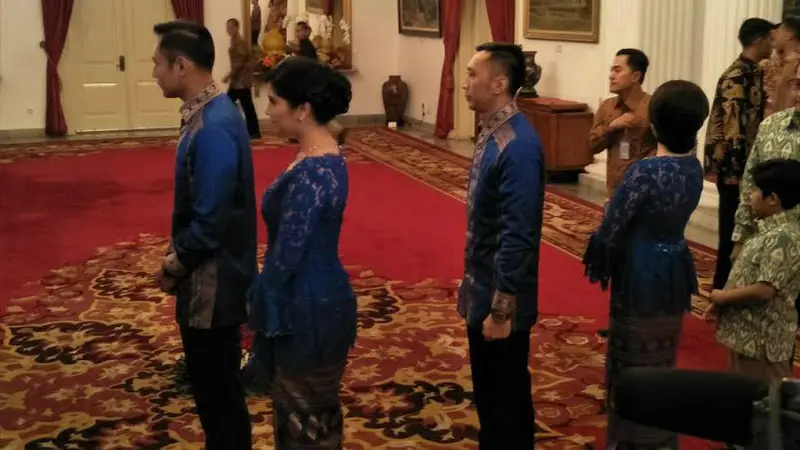 Agus Yudhoyono dan Ibas open house Jokowi di Istana 