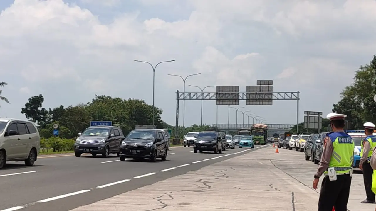 Jalur Pantura Padat Saat Puncak Arus Balik Libur Paskah
