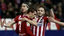 Para Pemain Atletico Madrid merayakan gol Antoine Griezmann saat melawan Real Sociedad dalam lanjutan La Liga di Vicente Calderon, Madrid, Rabu (2/3/2016) dini hari WIB. (REUTERS/Juan Medina)