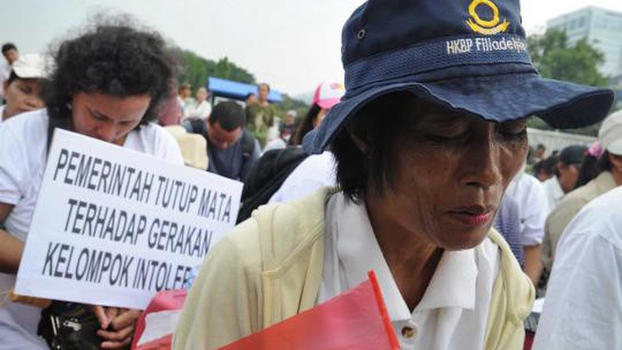 Ratusan jemaat HKBP dan GKI Yasmin ibadah di depan Istana