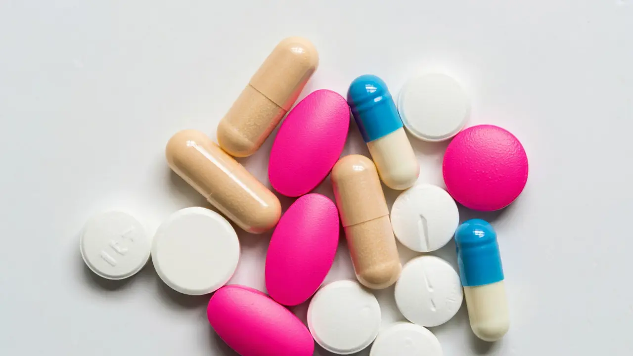 Ilustrasi antibiotik (Foto: Reve Art AI)