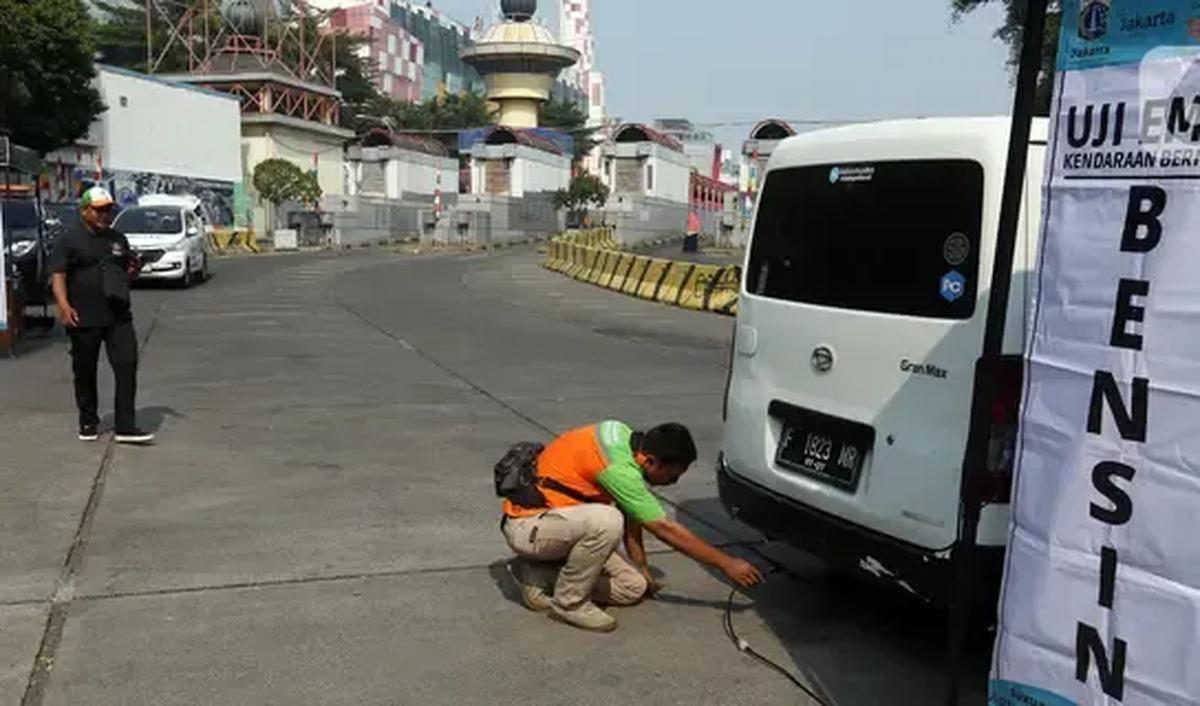 Namun Doni menegaskan, razia uji emisi akan lebih didahulukan baru dilakukan pemeriksaan kelengkapan surat kendaraan.