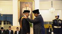 Menko Pangan Zulkifli Hasan Terima Tanda Kehormatan dari Presiden Prabowo (Liputan6)