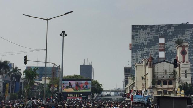 Aksi Mahasiswa Di Belakang Istana Kepresidenan Rusuh Polisi Tembakkan Gas Air Mata News Liputan6 Com