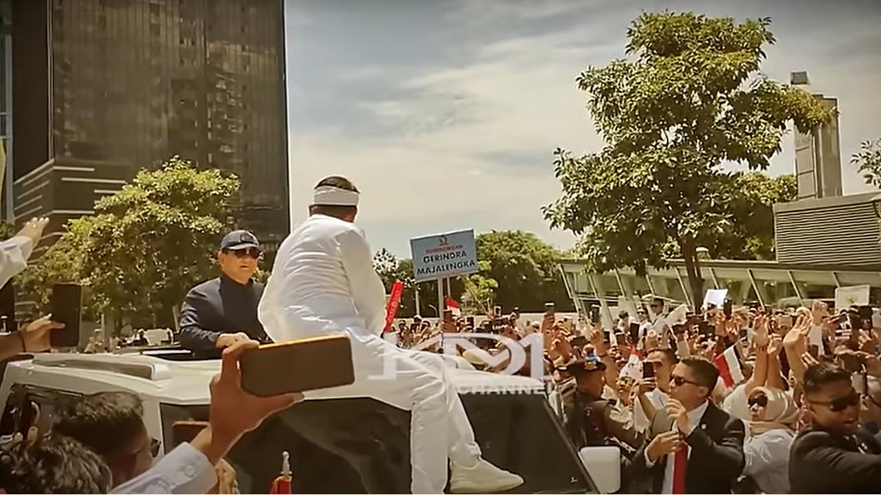 Bukan Sosok Sembarangan, Cuma Orang Ini yang Bisa Hentikan Mobil Prabowo dan Naik ke Atap