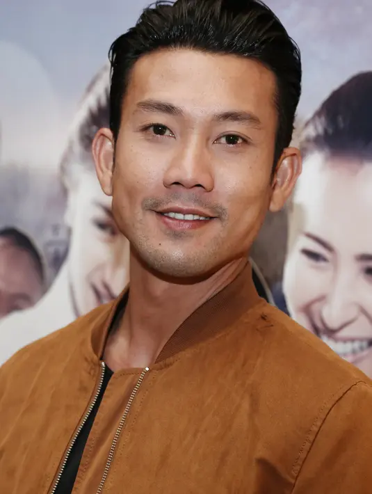 Lantaran tidak terlalu tertarik menjadi aktor, lelaki kelahiran Luwuk 35 tahun silam itu tidak merasakan beban. Ia menjalani kariernya dengan santai. (Galih W. Satria/Bintang.com)