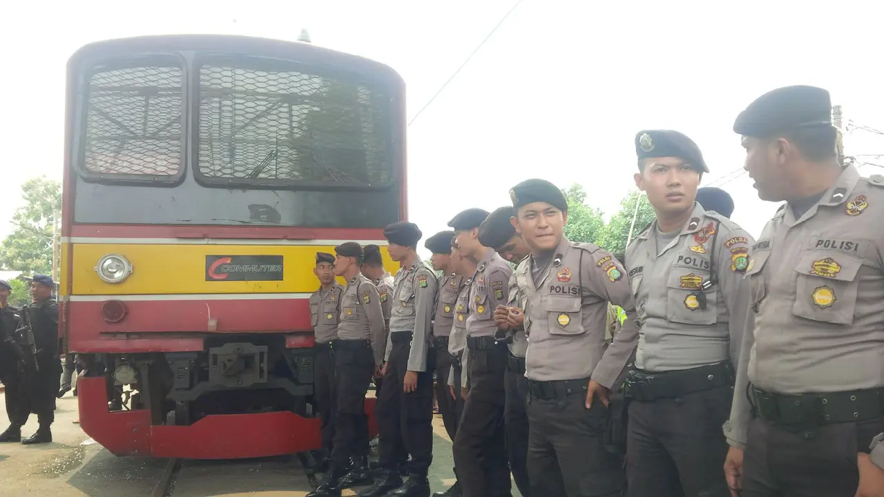 Tabrakan Maut KRL vs Metromini Angke