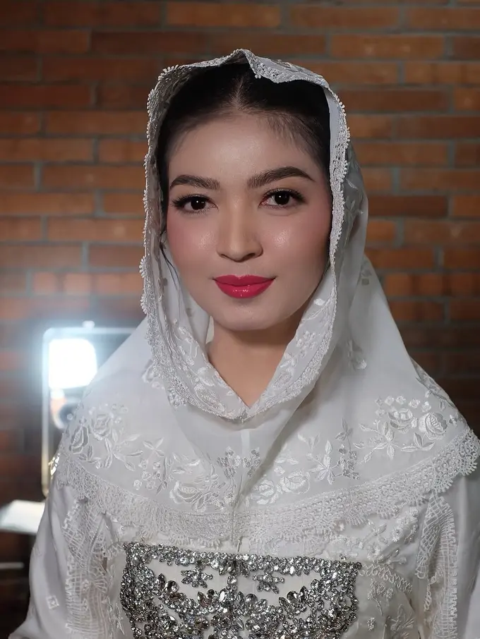 Potret Makeup Flawless Selvi Ananda di Acara Akikah Anak Kaesang dan Erina Gudono