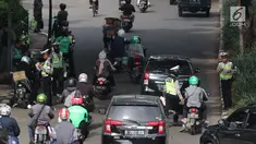 Polda Metro Jaya menggelar Operasi Keselamatan Jaya 2018  di Jalan Letjen Suprapto, Jakarta Pusat, Senin (5/3). Operasi berkendara kali ini lebih menekankan pentingnya kesadaran untuk tertib dalam berlalulintas. (Liputan6.com/Arya Manggala)
